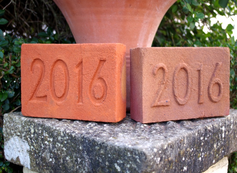 2016 Date Brick. Indented numbering and outdented numbering 140*215*65m