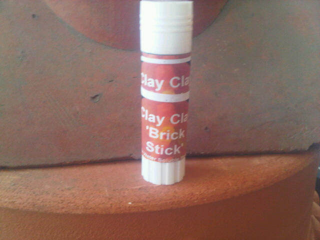 The ClayClay 'BrickStick' Mortar 10g. Dissolve made building in hot water. Bricks can be used again