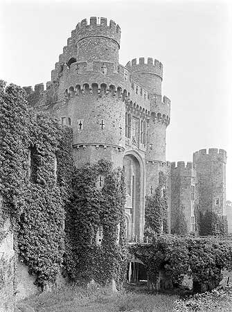By the 15th century brick had become a fashionable building material and was even used for grand houses. Sir Roger Fiennes chose brick in circa 1445 when he built Herstmonceux Castle, Sussex. (Latterly Herstmonceux was the home of the Royal Observatory.) 