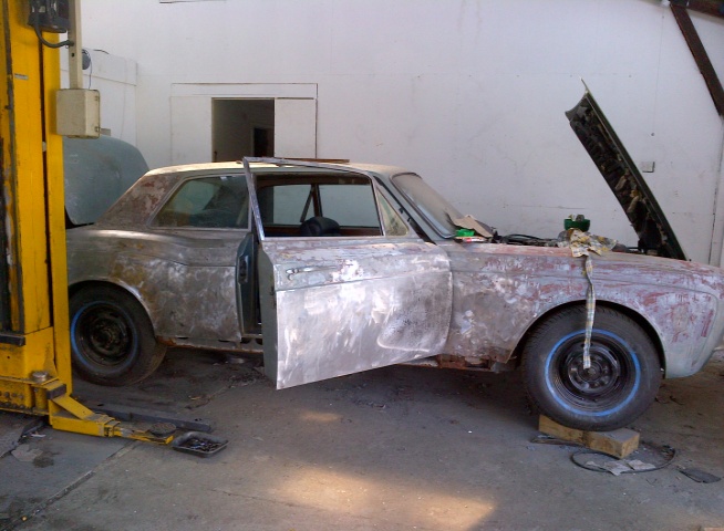 Body being prepare for re spary September 2015. Silver Mink Rolls-Royce Corniche FHC 1971 Chassis No CRH 11573 One of only 1,100 produced 88,000 miles unused since 1988 with full historical build records.Interior blue leather  Brake and suspension overhaul, new sills  Full bare metal body respray. 4 New Whitewall tyres. Should be finished and MOT'd by end of 2016. Very much an appreciating investment Priced at over �30,000