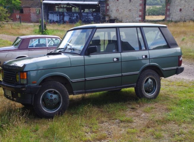 Cypress Green Range Rover Vogue 1989 3.5L petrol Grey velour interior  Auto with towbar. Owned for over 3 years. Extensive history. Recorded 85,000 miles 12 months  MOT to September 2017   Runs well and used regularly  